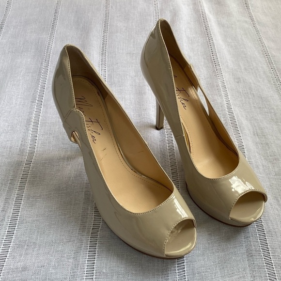 Marc Fisher nude peep toe platform heels. - Picture 13 of 13